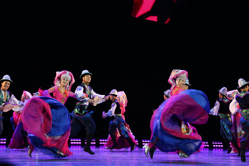 中央民族歌舞团《舞彩家园》舞蹈专场献礼新中国成
