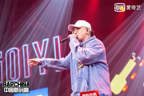 《新说唱》金曲再燃舞台 总决赛首轮那吾克热拔头筹
