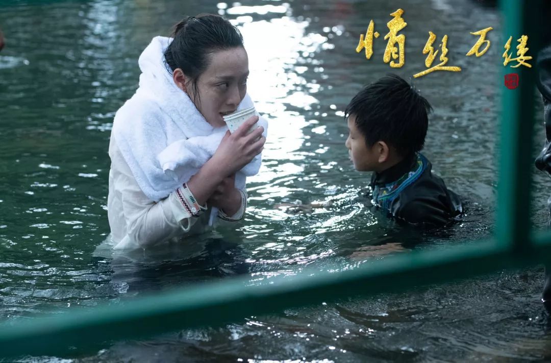 电影《情丝万缕》鹿寨取景 冒雨拍摄超敬业
