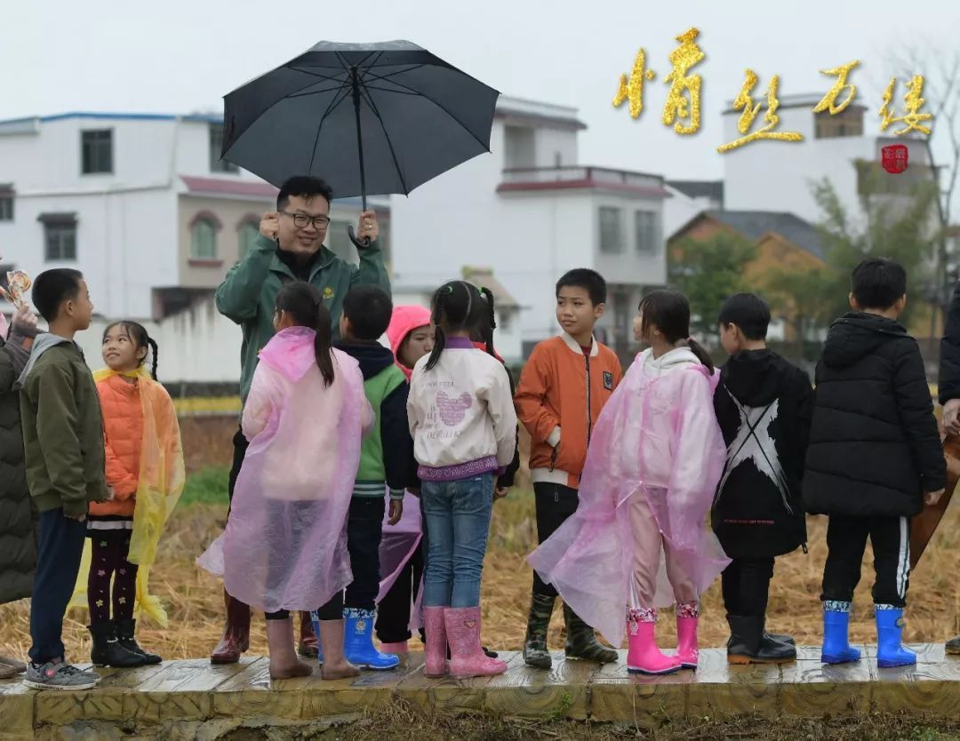 电影《情丝万缕》鹿寨取景 冒雨拍摄超敬业