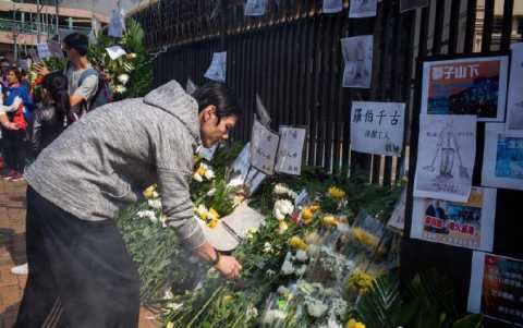 香港七旬清洁工罗伯被砸死 向佐去吊唁表示会捐款
